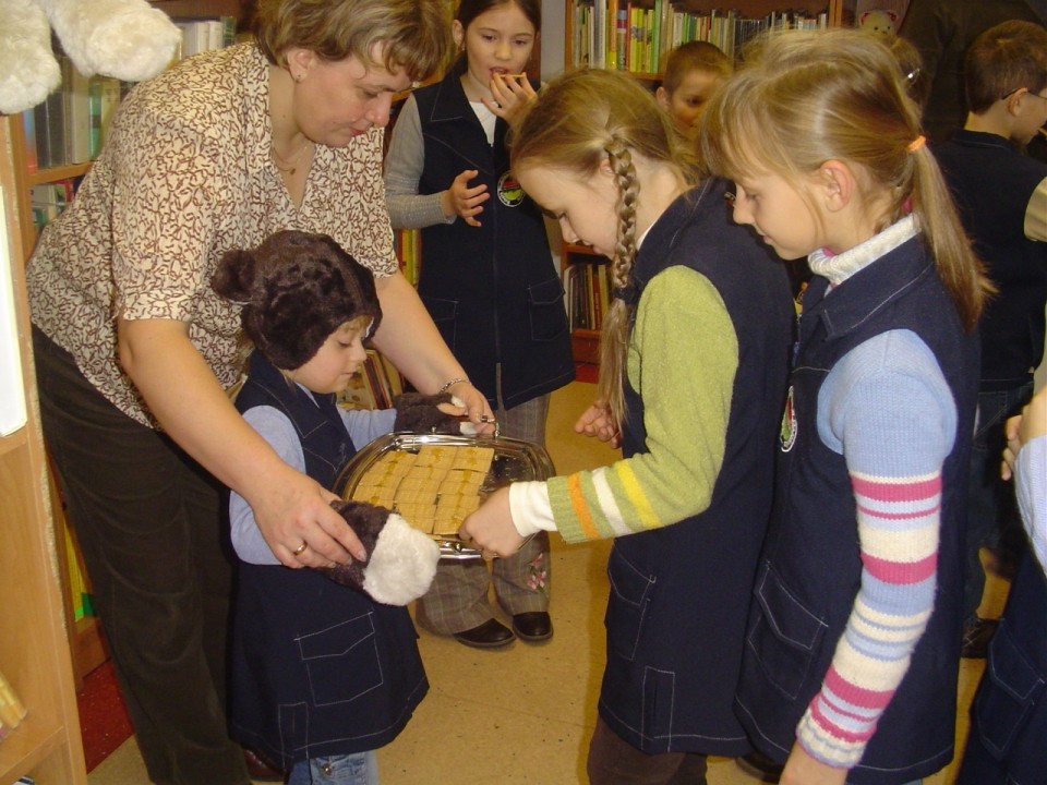 Na zakoczenie kadego spotkania odwiedzajacy mogli sprbowa misiowych przysmakw - 12.11.2007