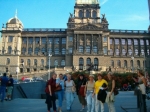 Bibliotekarki z gm. Opatwek przed Muzeum Narodowym w Pradze