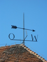 Nad Opatwkiem gruje ra wiatrw umiesczona na dachu Muzeum