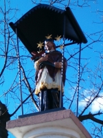 Kopia barokowej figury w. Jana nepomucena przy ul. w. Jana. Fot. J. miluka-Stasiak