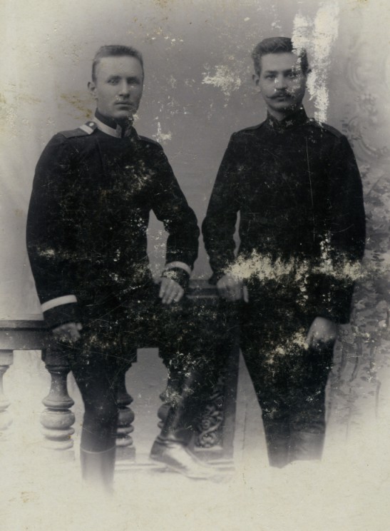 Karol Korejwo z prawej, Petersburg, ok 1897 r.