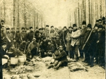 Dolina kaliska bya rajem zajczym - Bronisaw J. Korejwo trzeci z prawej, Karol Korejwo (?) pity, ok. 1900 r.