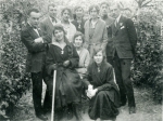 Halina Korejwo, na wycieczce z grup przyjaci, prawdopodobnie pracownikw kaliskiego Syndykatu Rolniczego, ok. 1927 r.